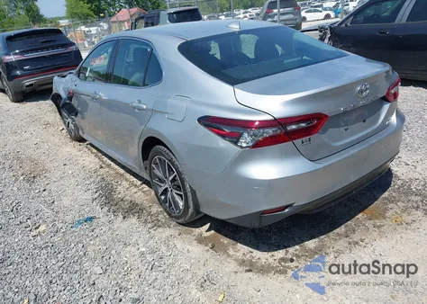 2024 Toyota Camry Xle z USA, uszkodzony, nr VIN 4T1F11BK8RU127477